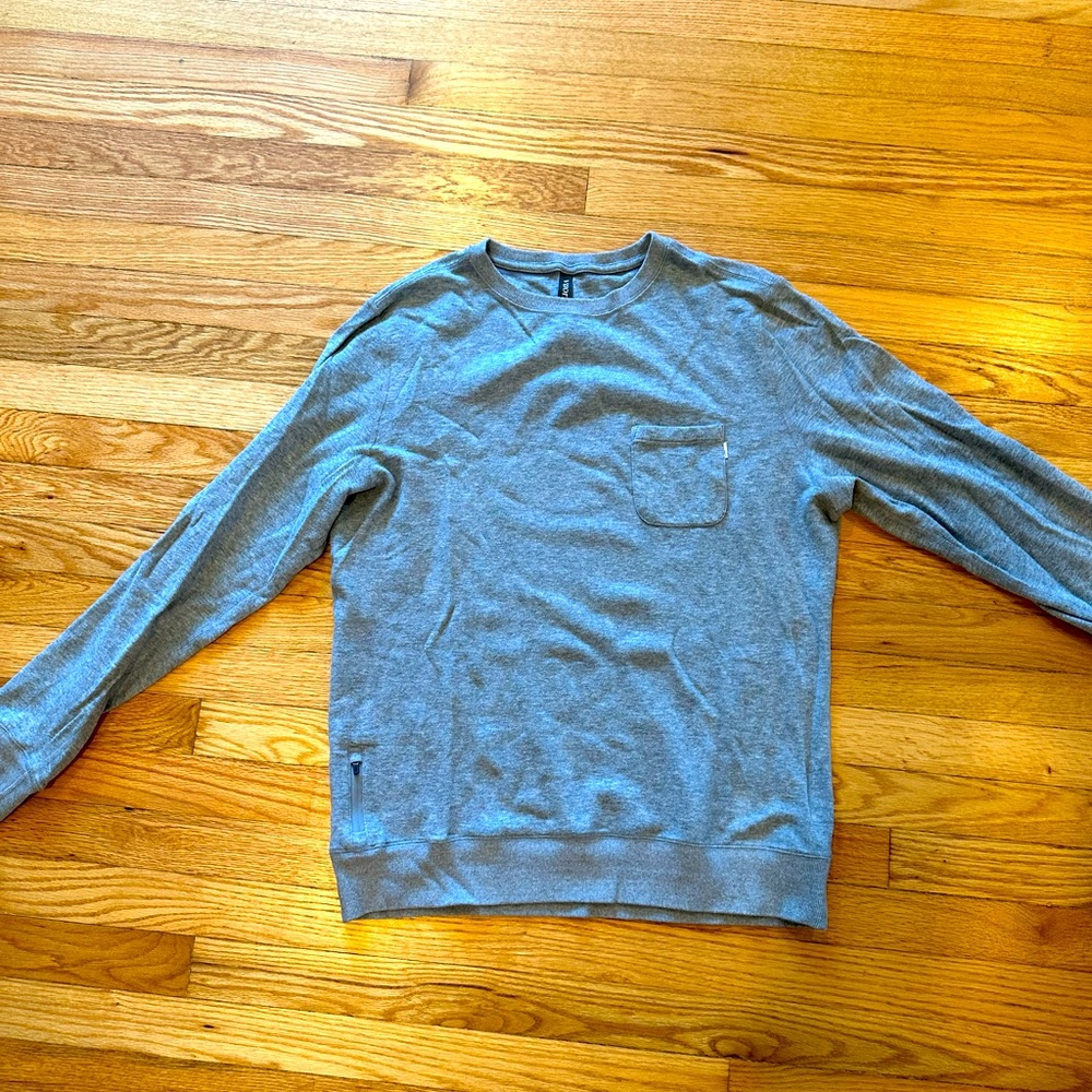 Vuori Men’s crew neck pullover